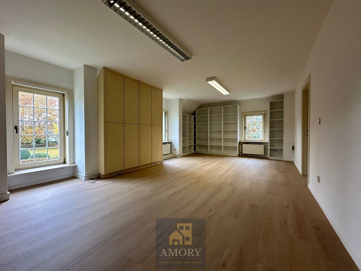 Ruim kantoorgebouw of praktijkgebouw foto 7