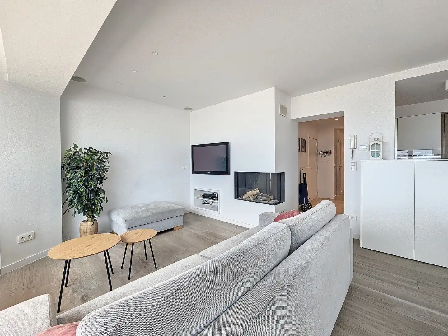 Prachtig gerenoveerd 3  slaapkamer appartement met frontaal zeezicht te Nieuwpoort-Bad foto 3