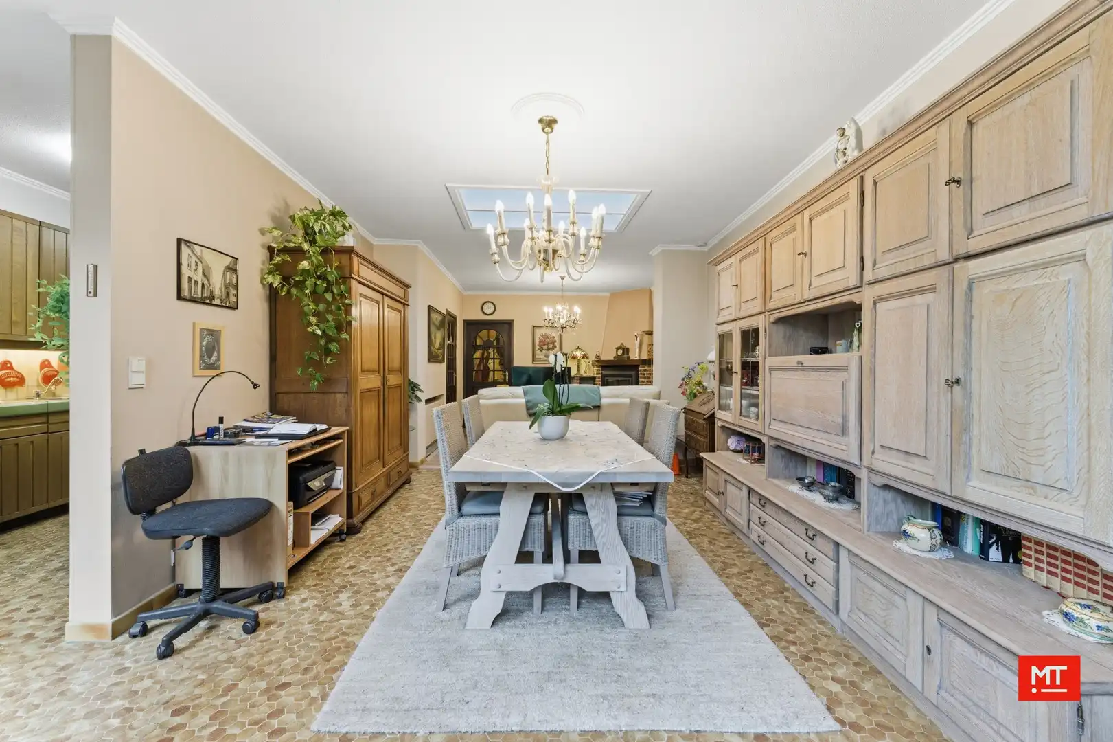 Op te frissen woning met 3 slaapkamers (+ mogelijk), garage en tuin in het centrum van Wervik foto 5