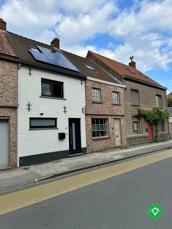 Instapklare woning met 2 slaapkamers en tuin te Eernegem foto {{pictureIndex}}