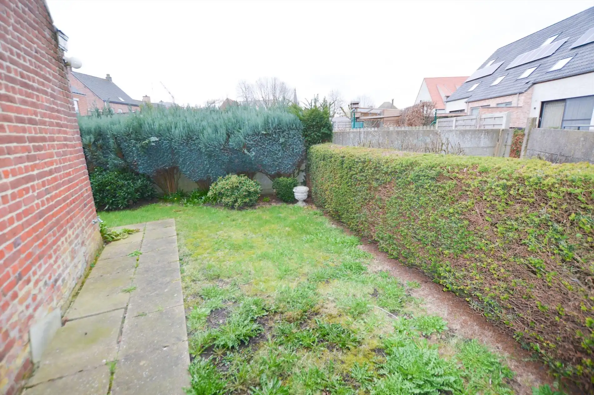 Ruime eengezinswoning met 3 slaapkamers in het centrum van Lichtervelde.  foto 7