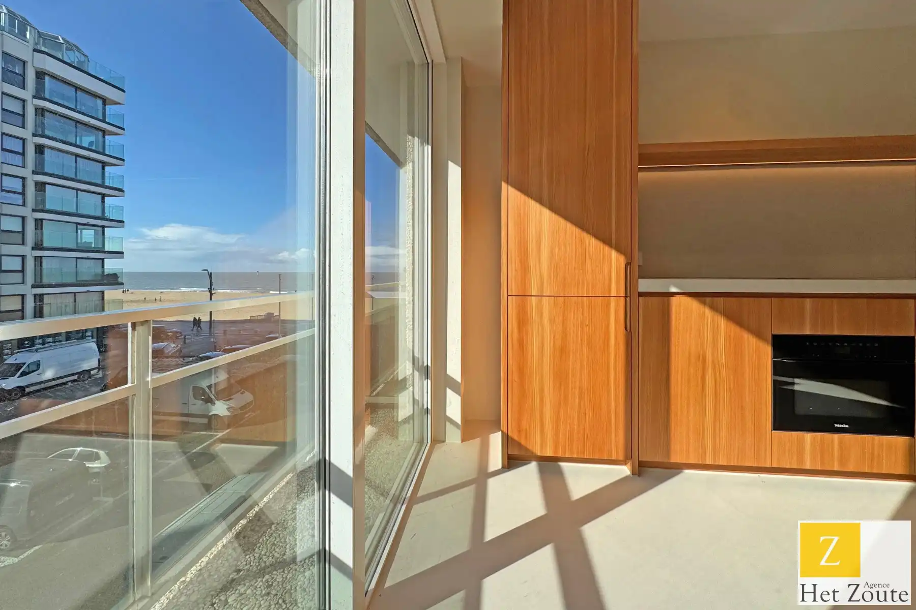 Gerenoveerd appartement - lateraal zeezicht Knokke Het Zoute foto {{pictureIndex}}