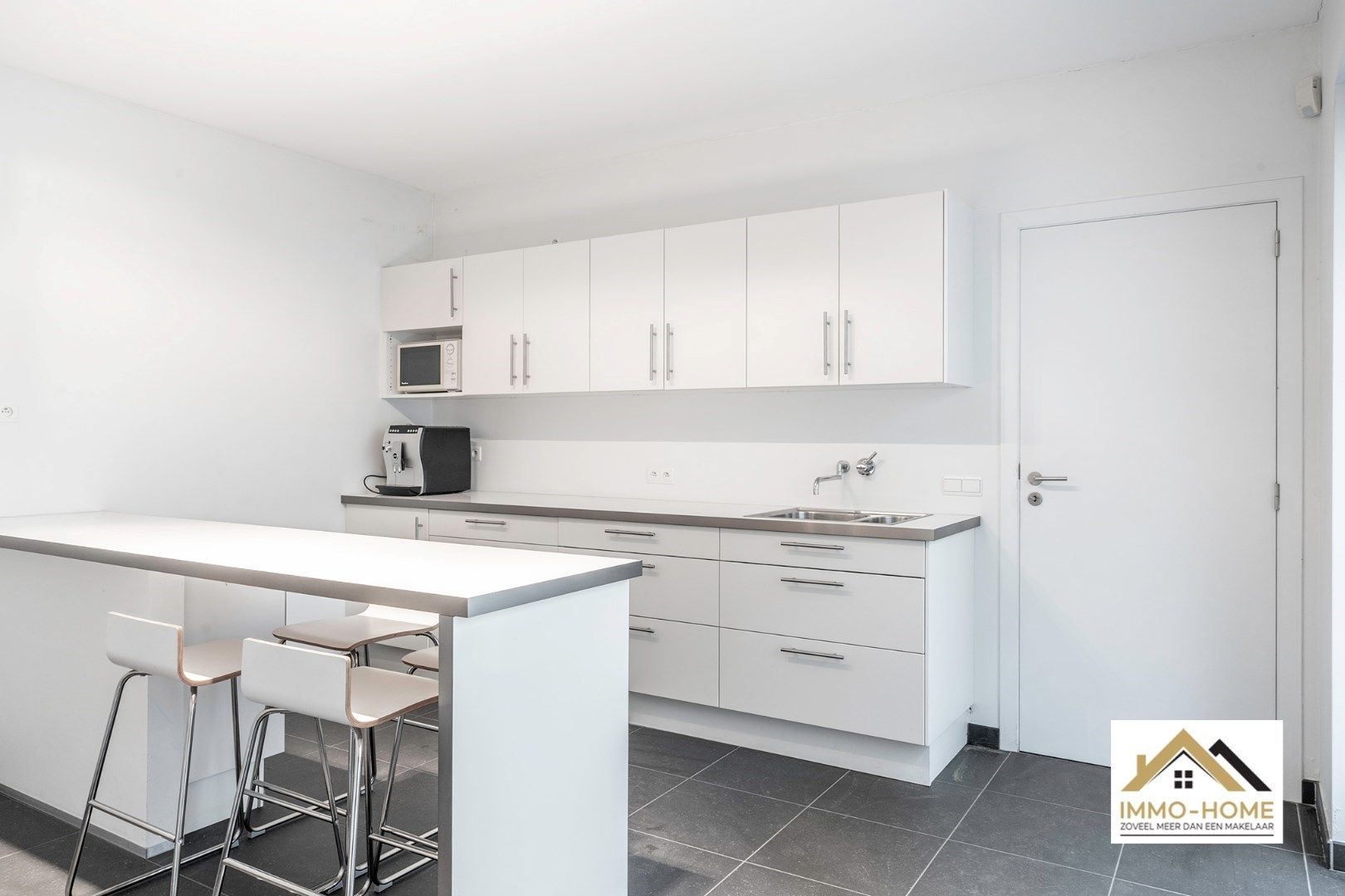 PRAKTIJKRUIMTE/HANDELSRUIMTE MET DUPLEX APPARTEMENT TE ZELE foto 12