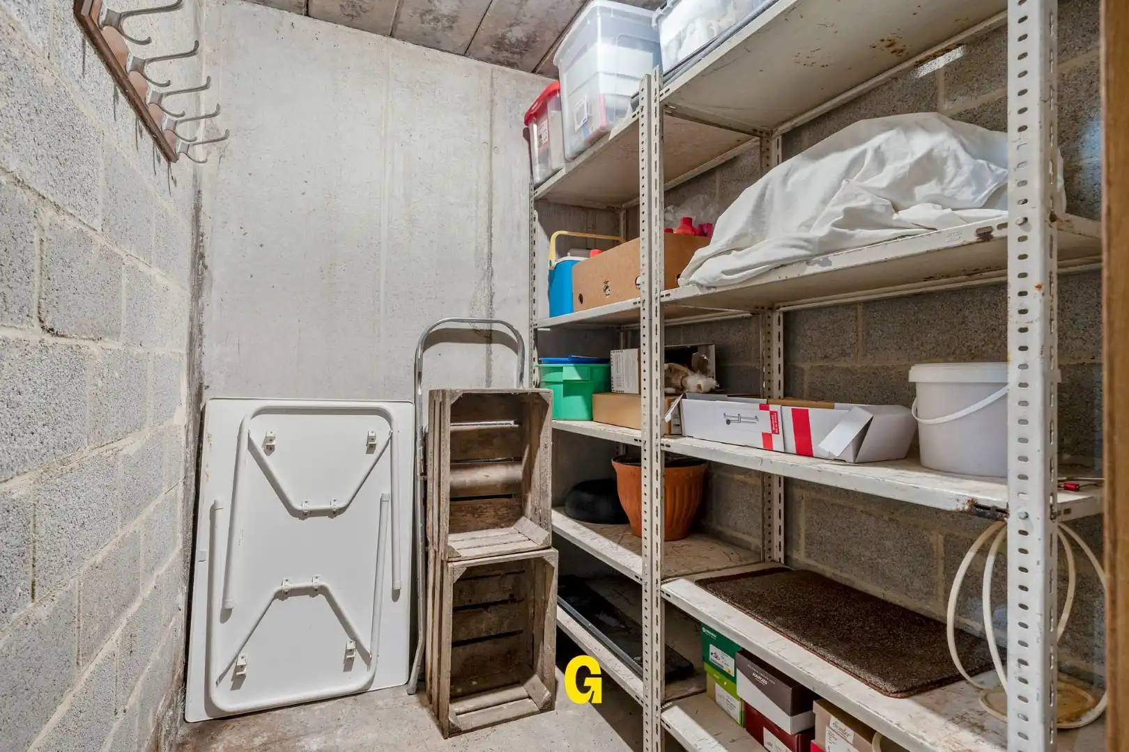 Uitstekend verzorgd 2-slaapkamer appartement in hartje Bilzen, met standplaats, kelderberging en terras met zicht op het Park van Haffmans foto 32
