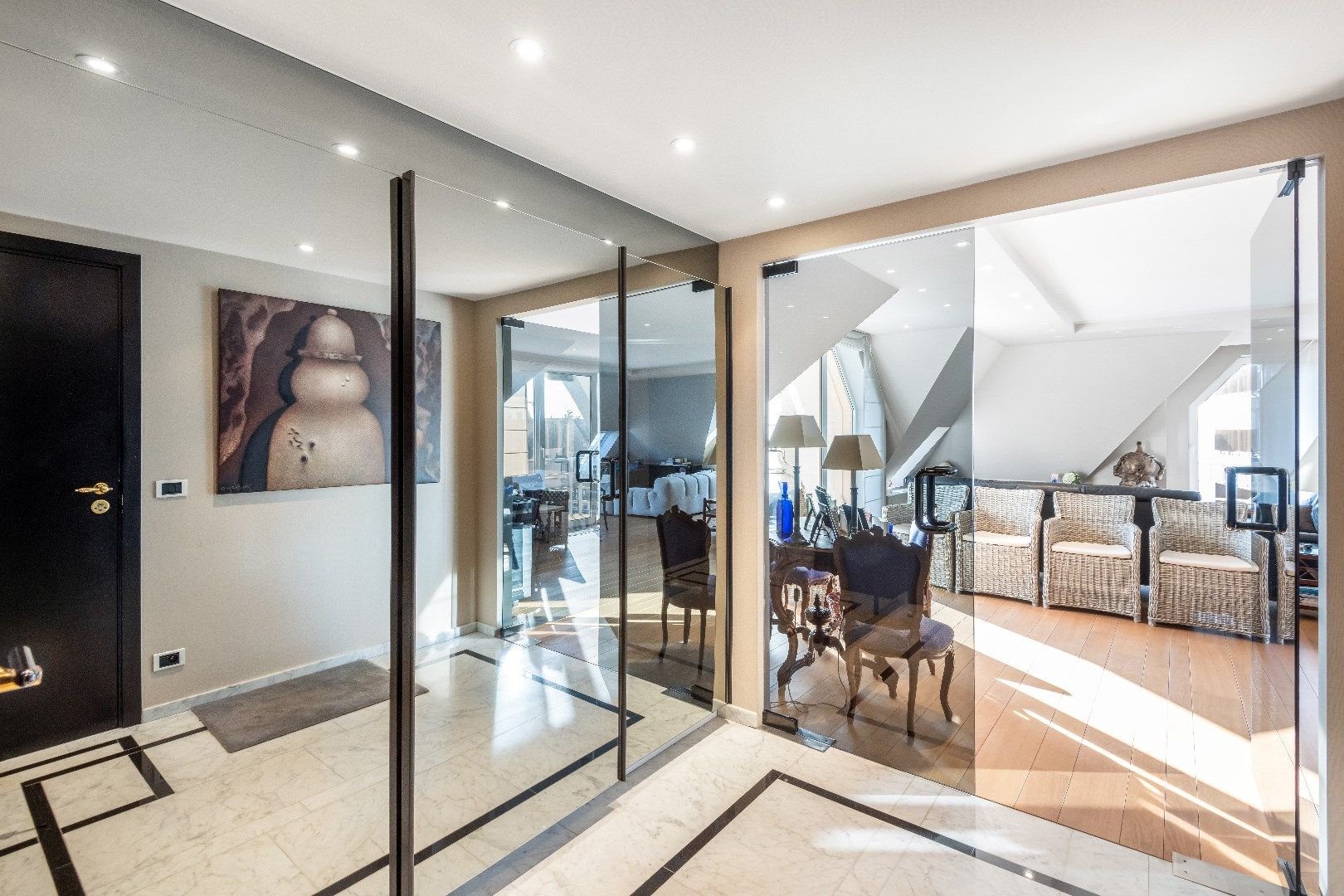 Uniek gelegen appartement (plateau) in een villa residentie met weidse zichten op enkele passen van het Albertplein en de Zeedijk.  foto 10