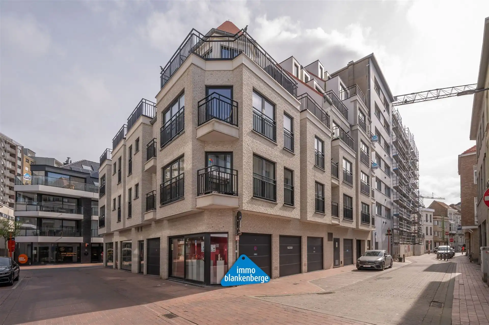 Volledig afgewerkt appartement met 1 slaapkamer foto {{pictureIndex}}