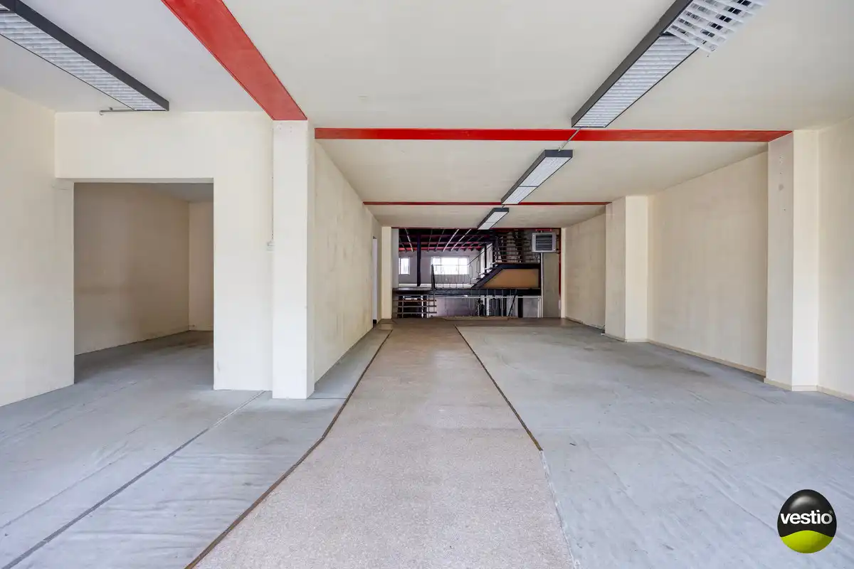 HANDELSPAND MET WOONST TE HOESELT NABIJ CENTRUM EN E313. foto 3