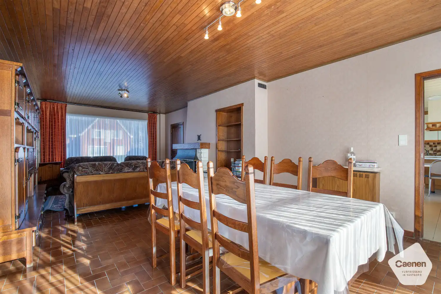 Vrijstaande stevige woning met 3 slaapkamers, inpandige garage en een tuin met prachtige uitzichten. foto 11