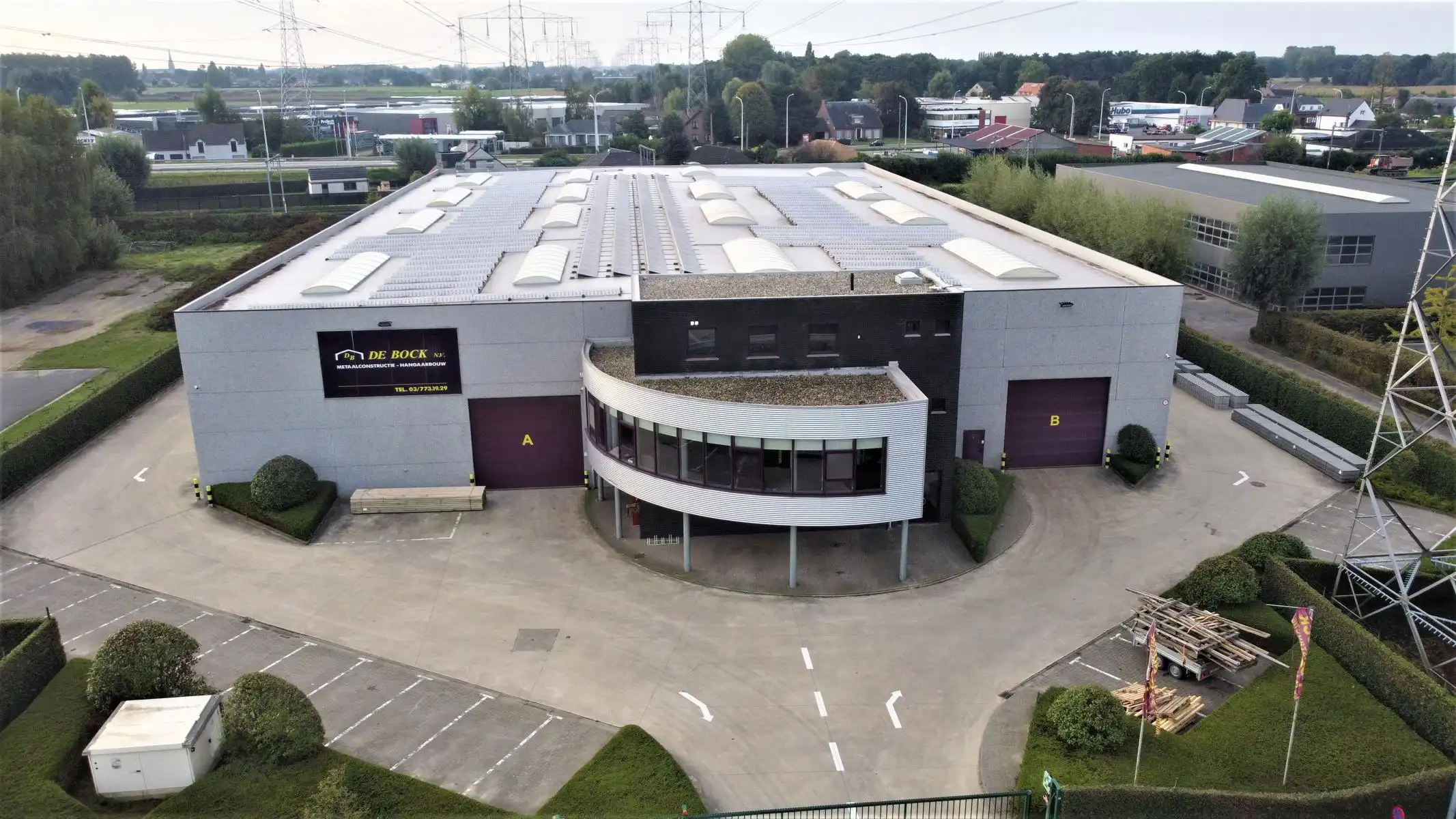 Magazijn met kantoren te huur in Beveren foto 2