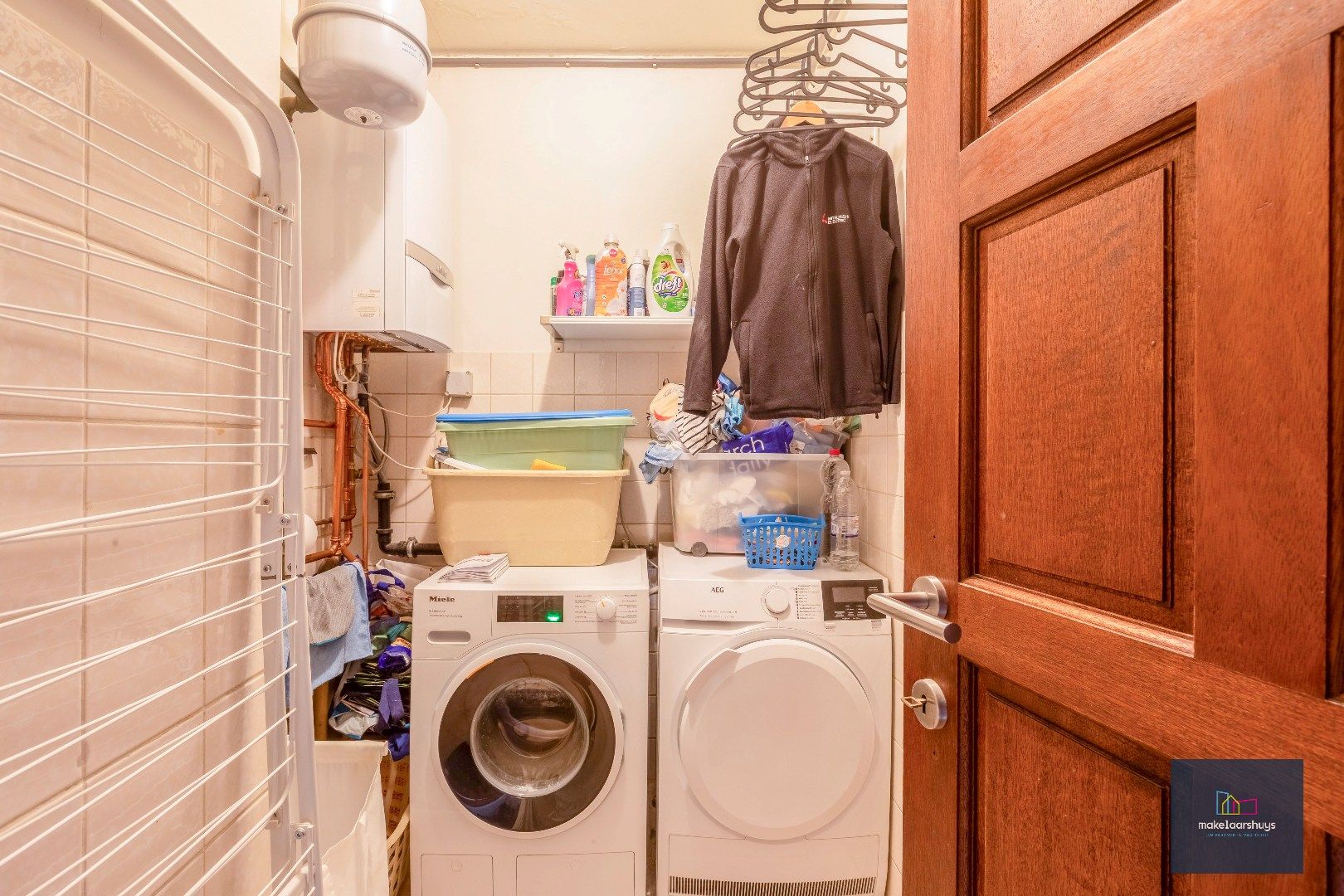 Instapklare woning in rij  met zonneterras en 2 staanplaatsen foto 15