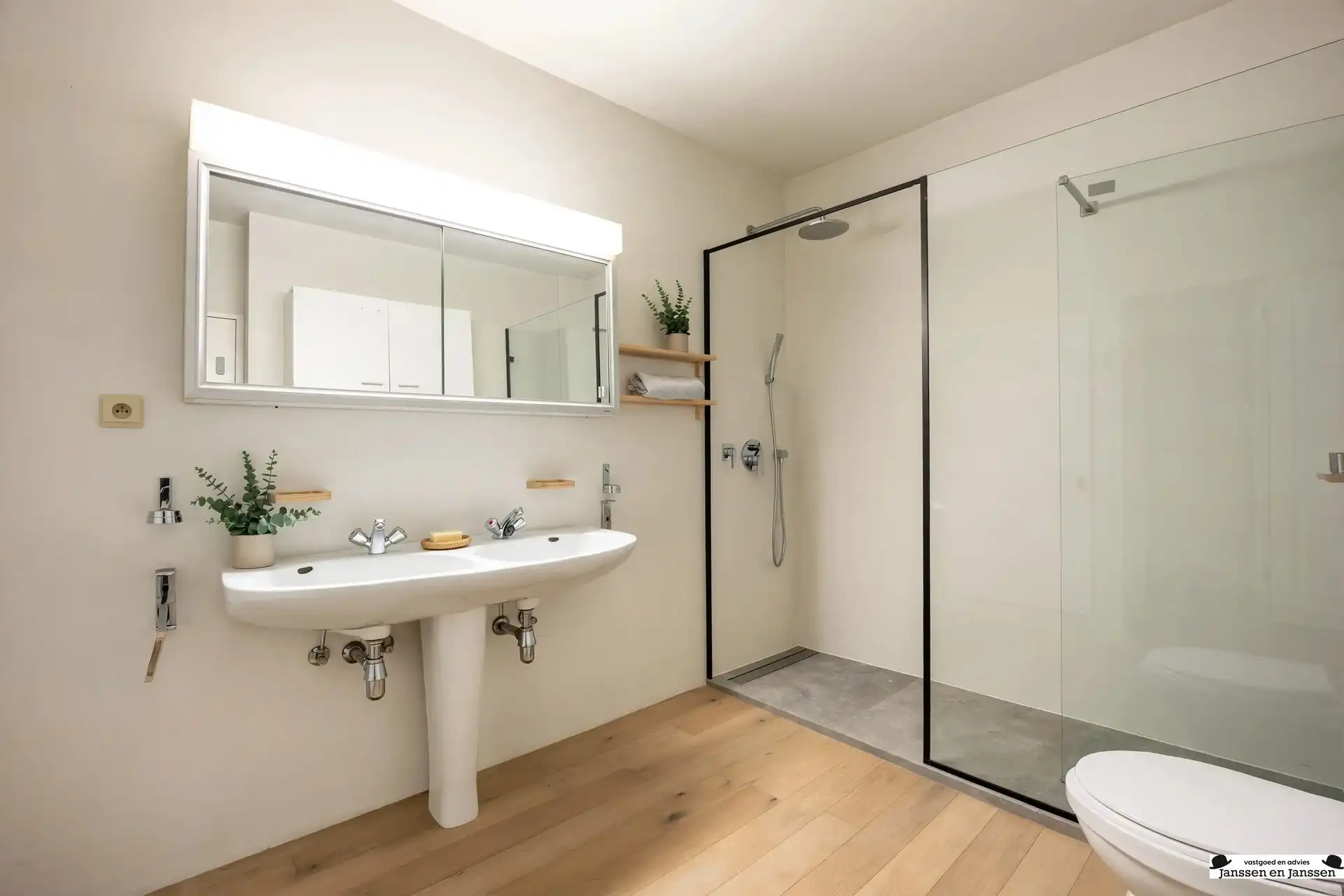 Te renoveren twee slaapkamer appartement! foto 14
