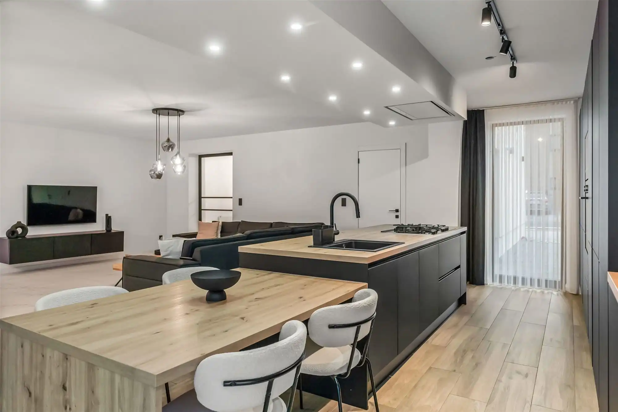 UITERST KNAP GERENOVEERDE WONING MET 3-4 SLAAPKAMERS OP EEN PERCEEL VAN 12A48CA TE BEVERLO foto 10