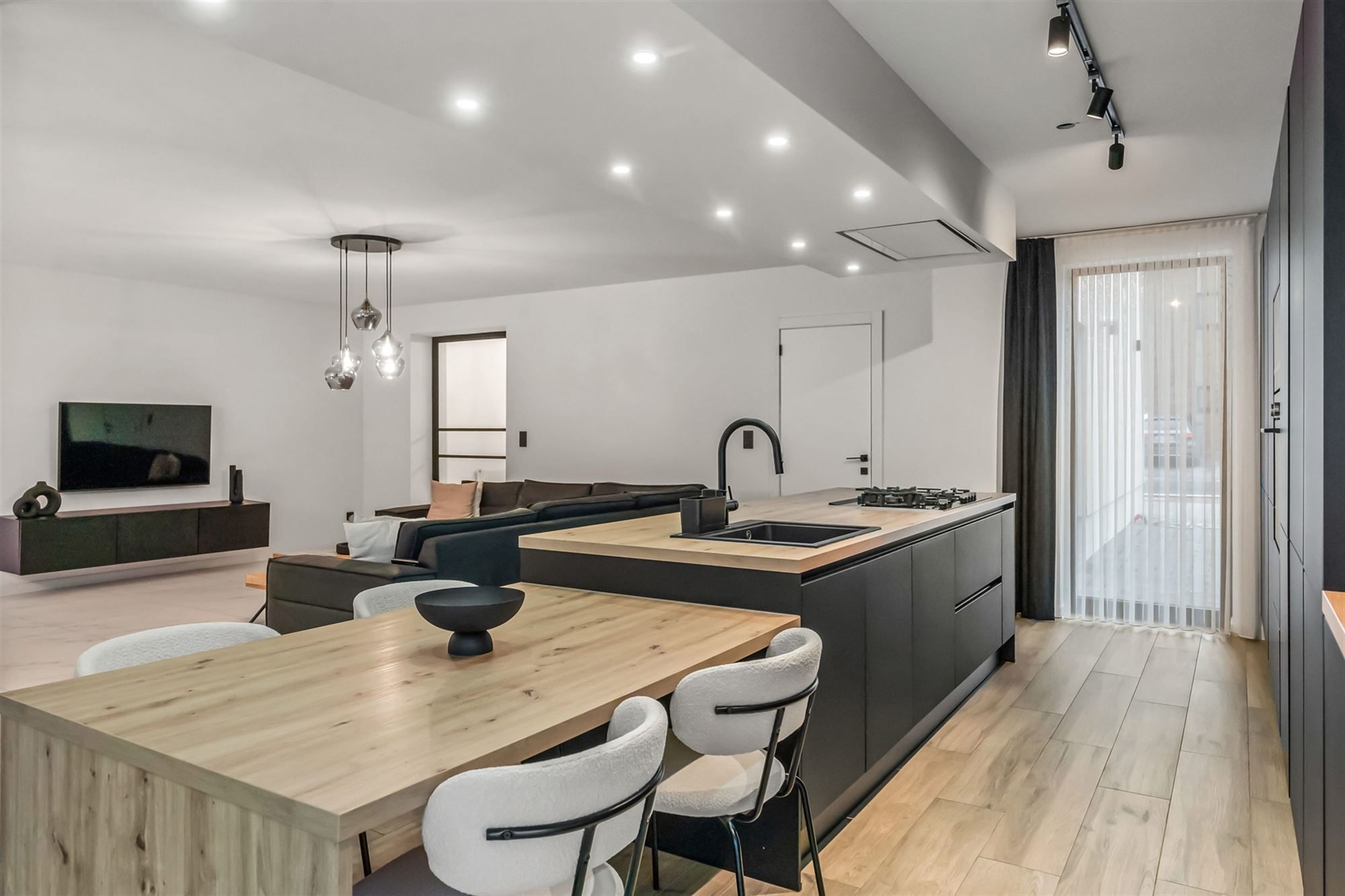 UITERST KNAP GERENOVEERDE WONING MET 3-4 SLAAPKAMERS OP EEN PERCEEL VAN 12A48CA TE BEVERLO foto 10