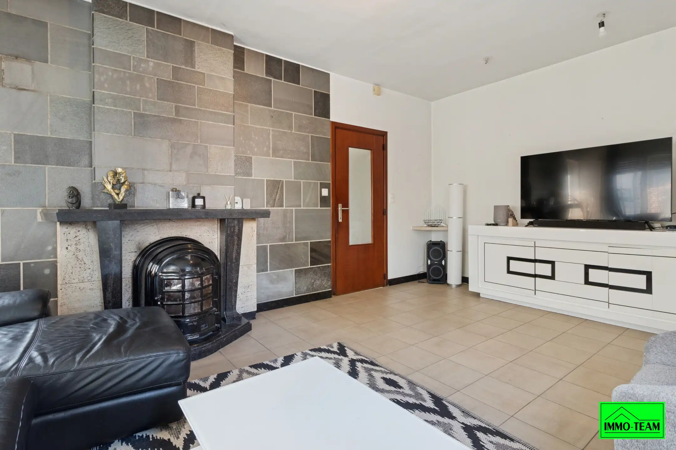 Ruime 3-gevelwoning met 4 slaapkamers en tuin foto 3