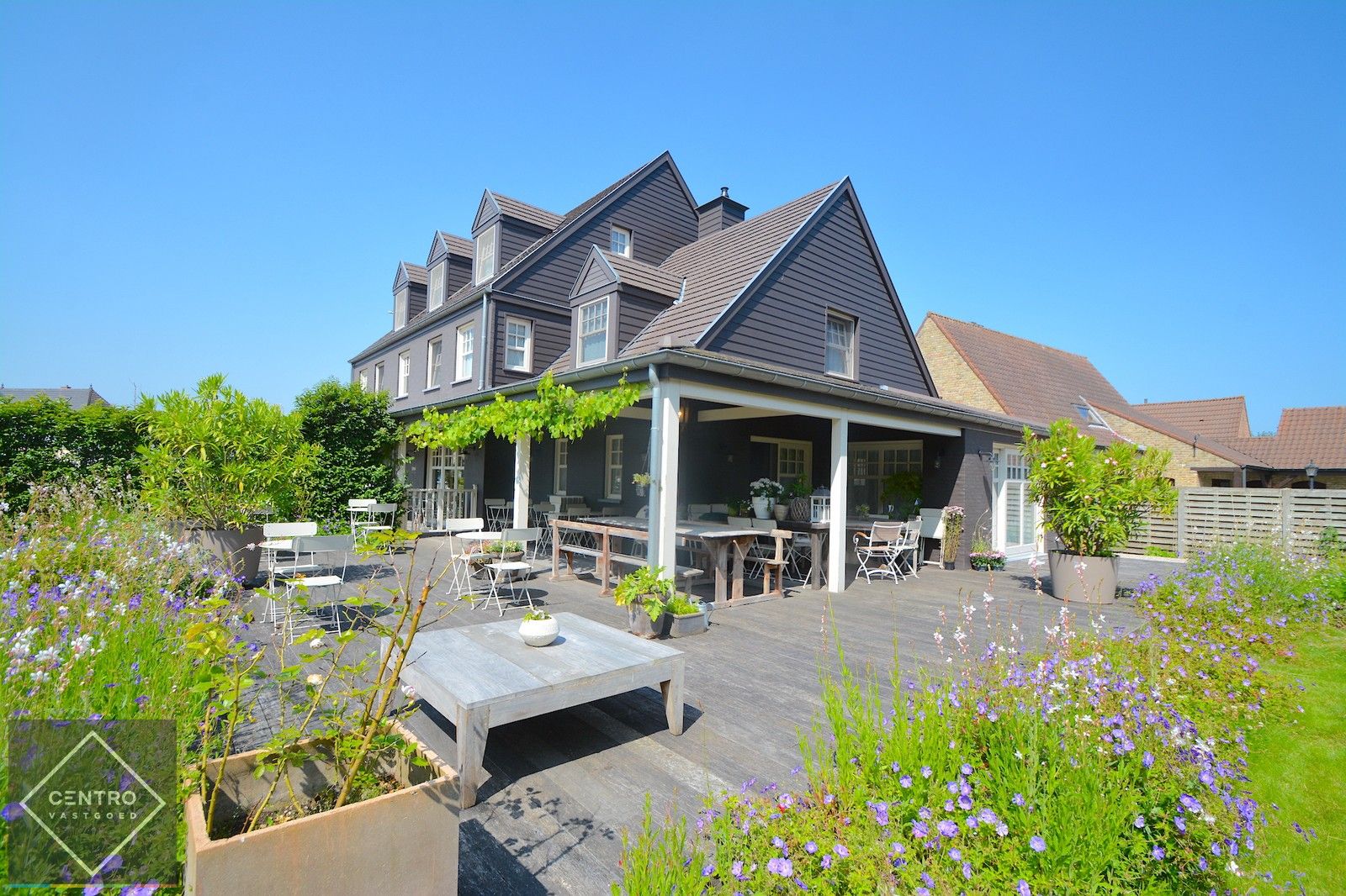 Recent (Bj. 2016) Mi CASA - HANDELSHUIS (538m2), voorzien van grote polyvalente ruimten (vrij beroep, toonzaal, horeca, B&B, ...), 5/6 slaapkamers, 4 badkamers, kelder (114m2), ... Op hoek- en zichtlocatie te Oostkamp. foto 33