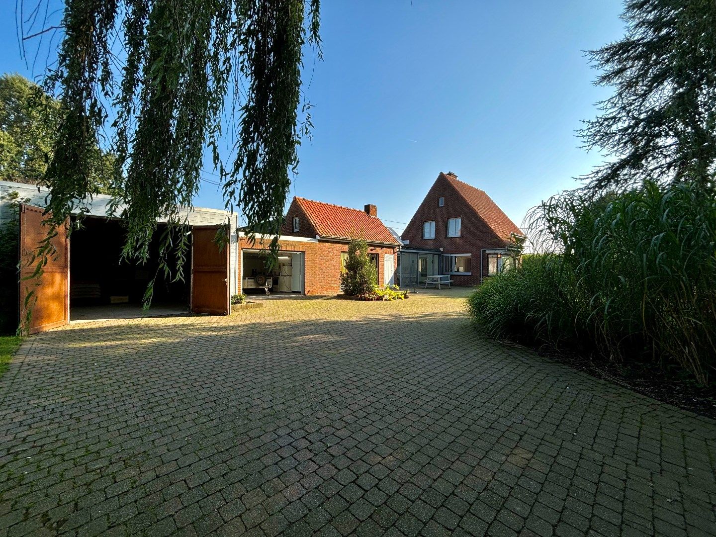 Goed onderhouden alleenstaande woning. Opp: 6800m². foto 4