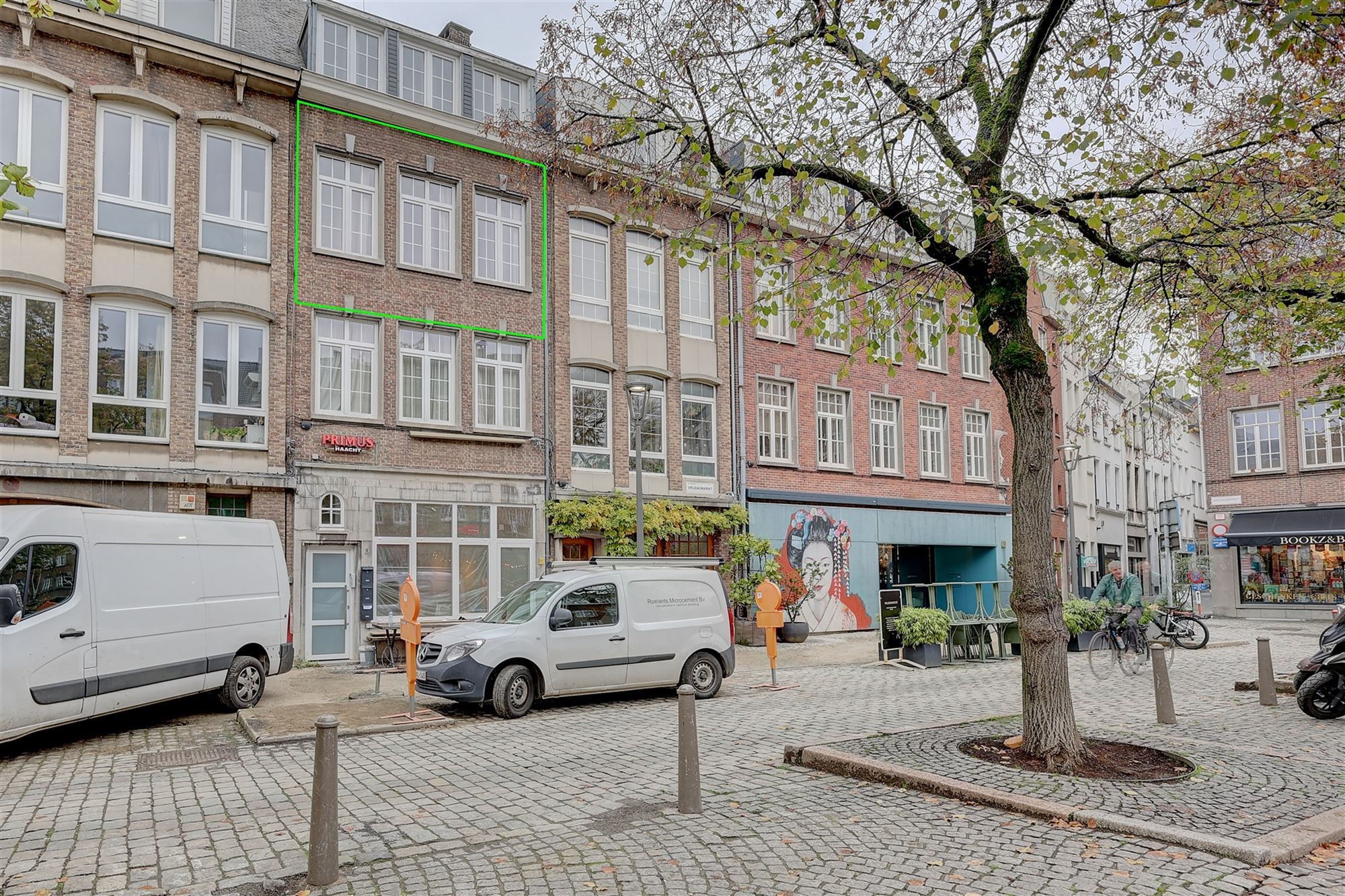 Lichtrijke studio op de Vrijdagmarkt midden in hartje Antwerpen foto 5