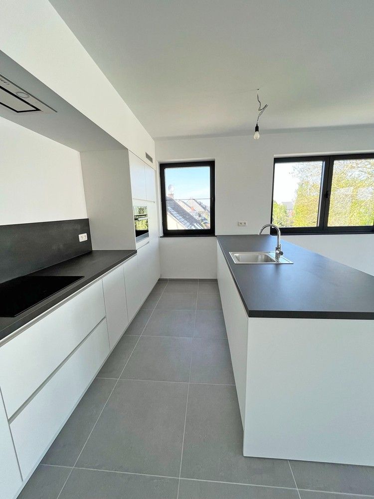 BEN-appartement met staanplaats in hartje Broechem! foto 3
