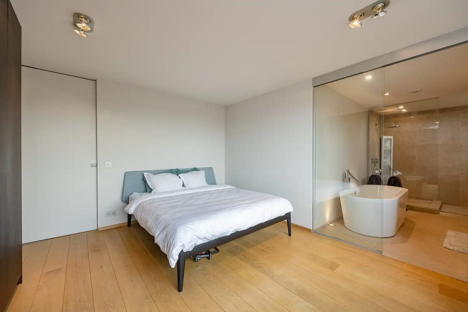 Fantastische energiezuinige penthouse (EPC B!) aan de Nationale Bank met 2 slaapkamers en 2 badkamers, zalig terras 20m², ruime kelder en 2 optionele garages foto 27