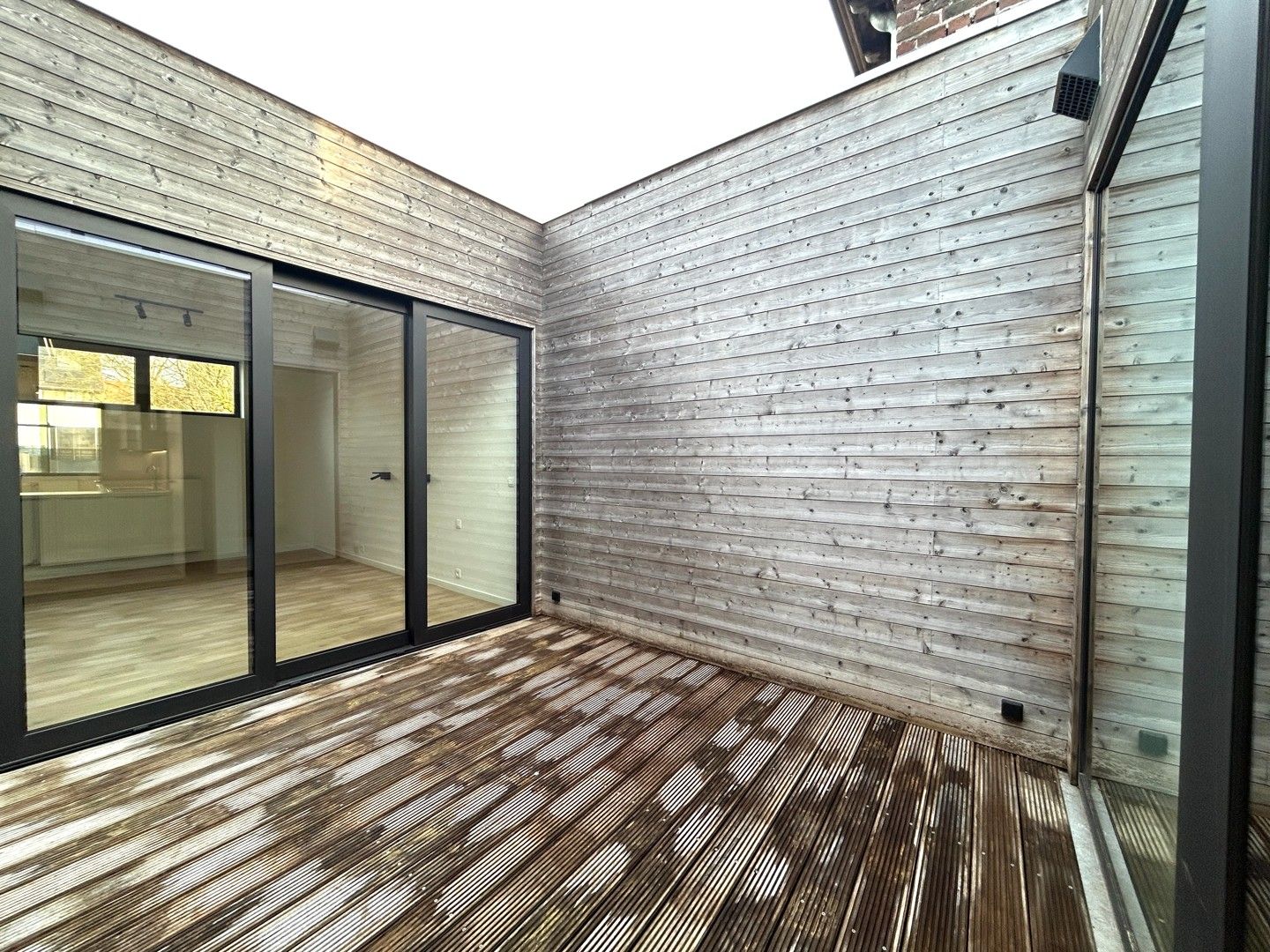 Volledig gerenoveerd duplex-appartement met 3 ruime slaapkamers te centrum Tielt! foto 5