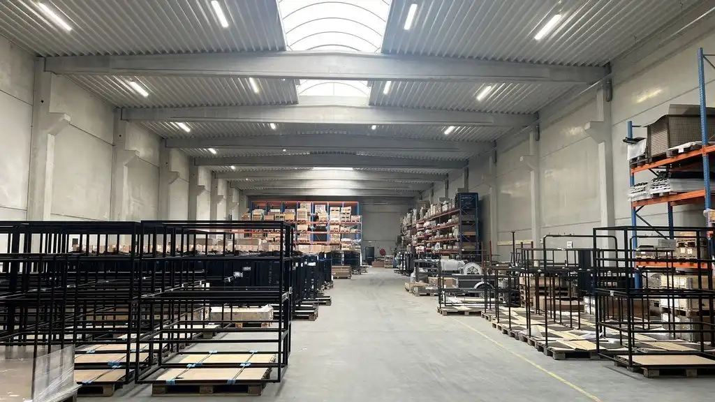 Magazijn te huur in de Heikensstraat in Zele foto 4