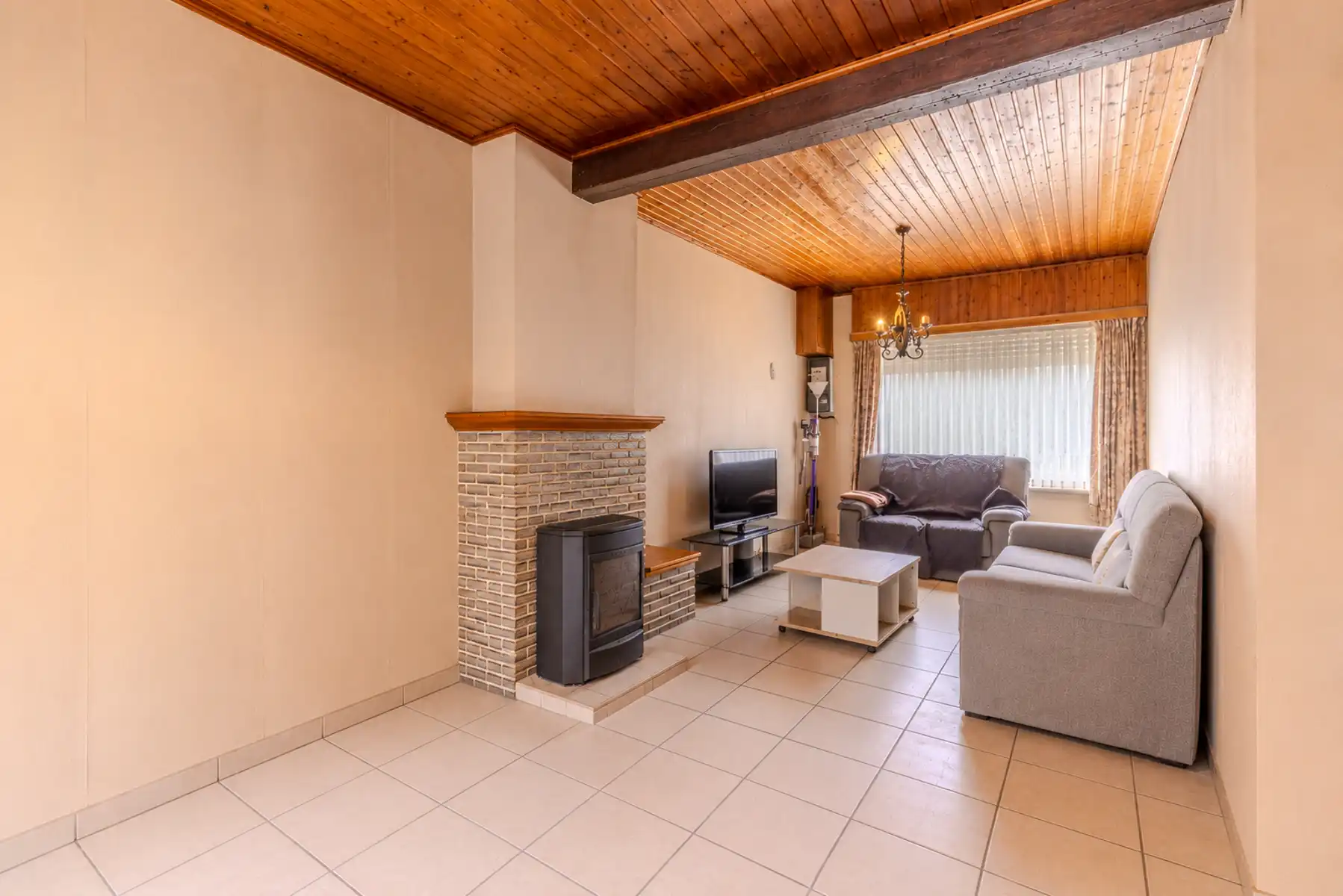Volledig te renoveren woning met 2 slpks en garage op 540m2 foto 4