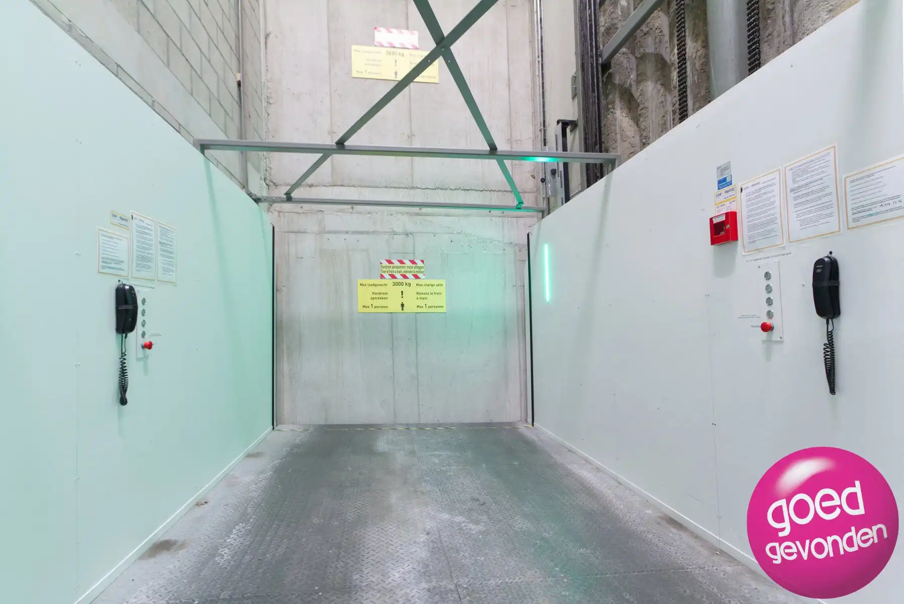 ONDERGRONDSE PARKEERPLAATS - CENTRUM - VEILIG - AUTOLIFT foto 11