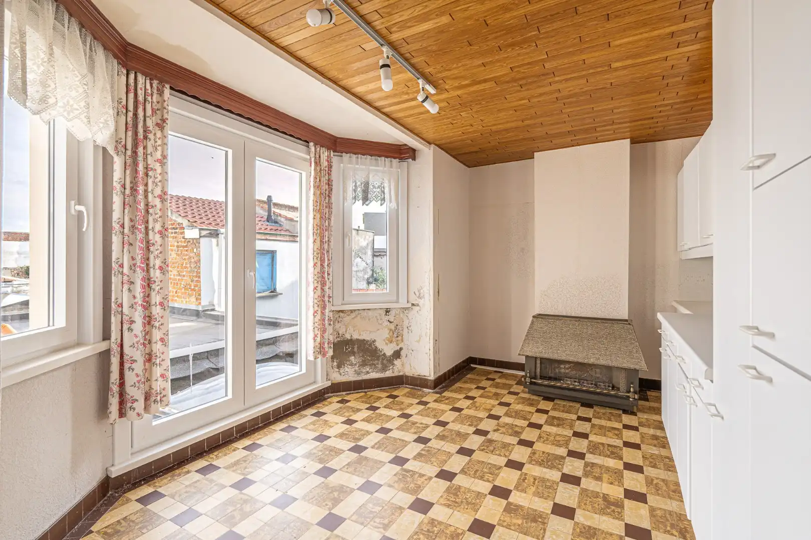 Handelsruimte/woning met polyvalente ruimte en 2 slaapkamers in Oostende foto 6