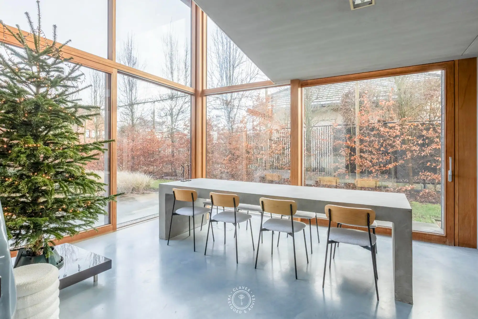 Architecturaal pareltje met praktijkruimte foto 2