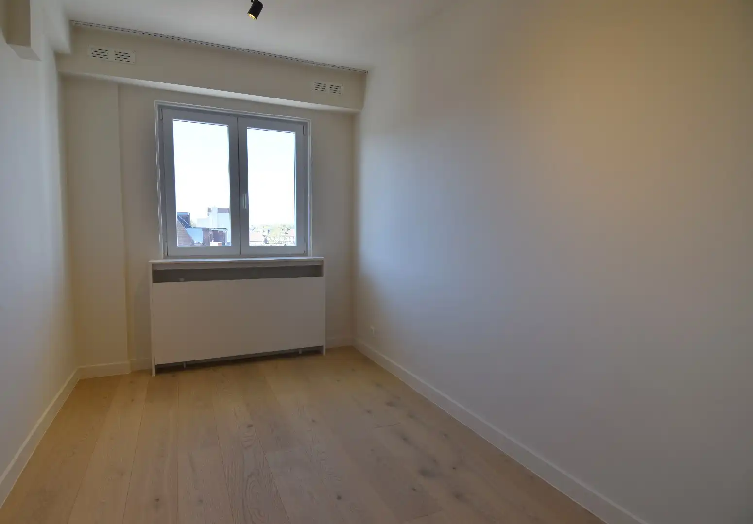Gerenoveerd appartement met 2 slaapkamers en 2 terrassen foto 6