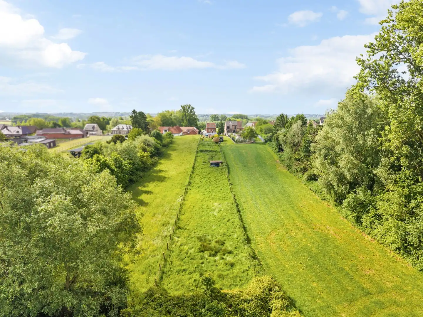 Nieuwe voorwaarden voor deze te renoveren halfopen woning op een prachtig perceel van 1900m² foto 2