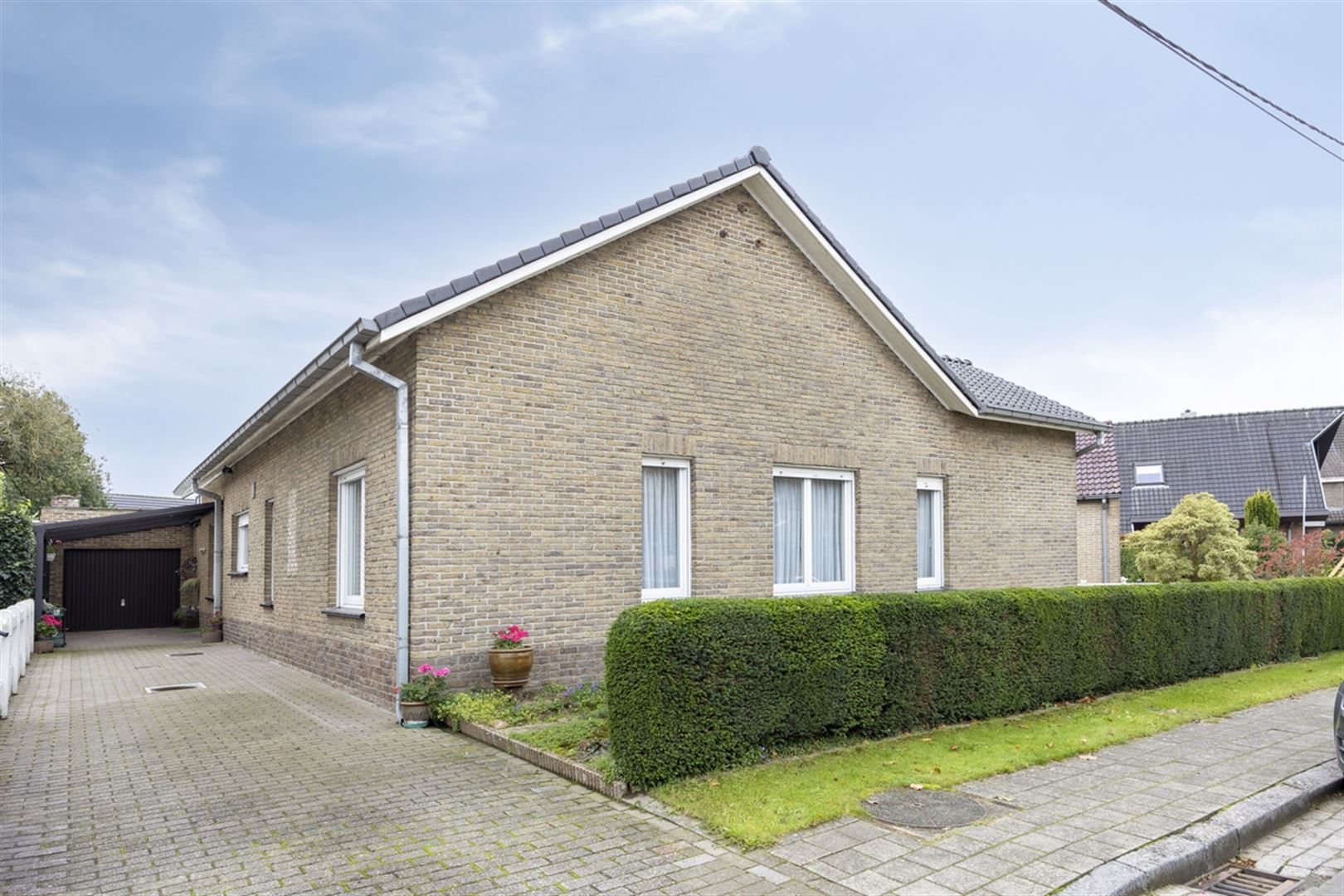 Mooi gelegen bungalow met 3 slaapkamers foto 2