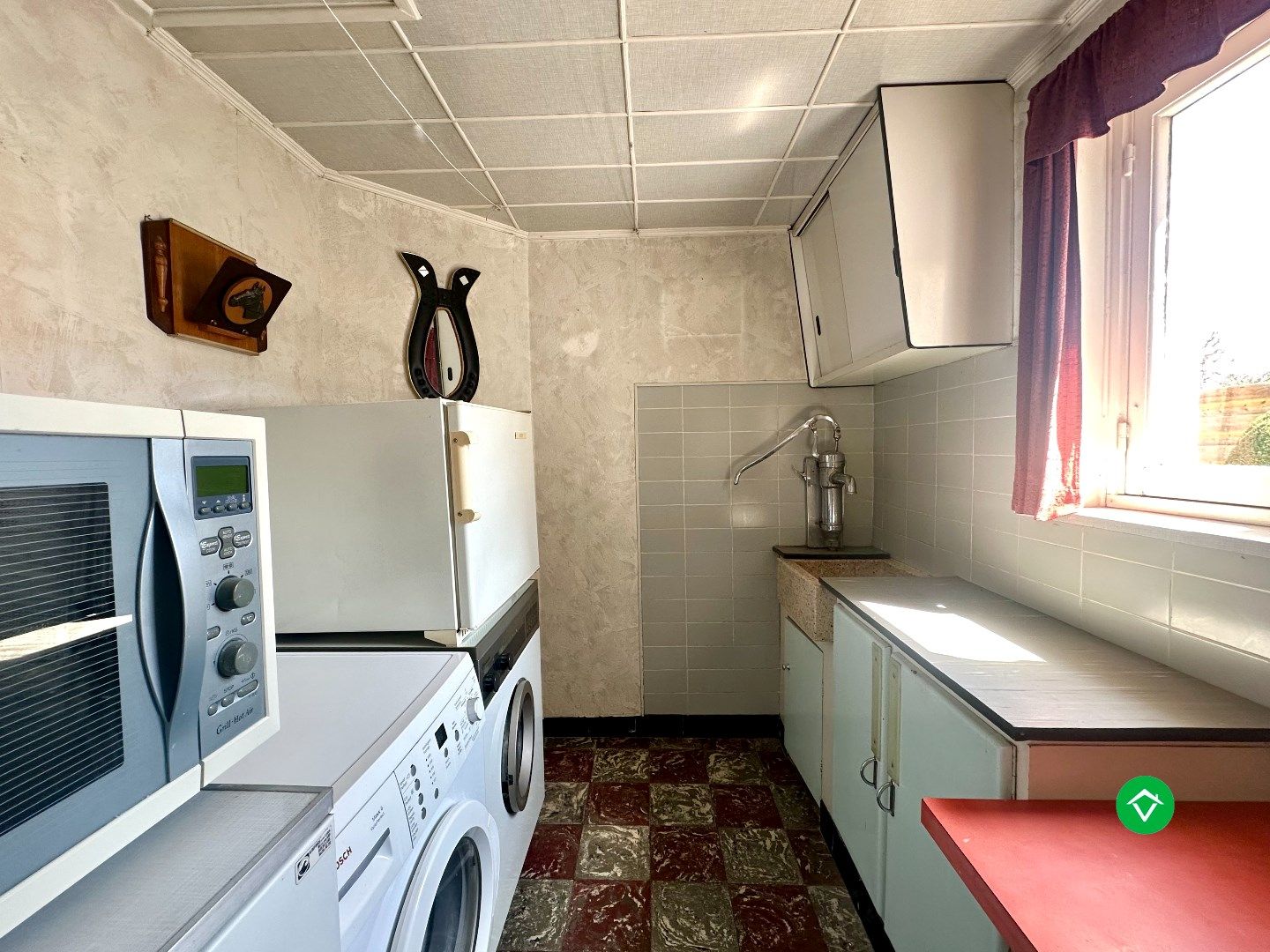 Verzorgde gezinswoning met oprit en 4 slaapkamers op toplocatie in Roeselare foto 9