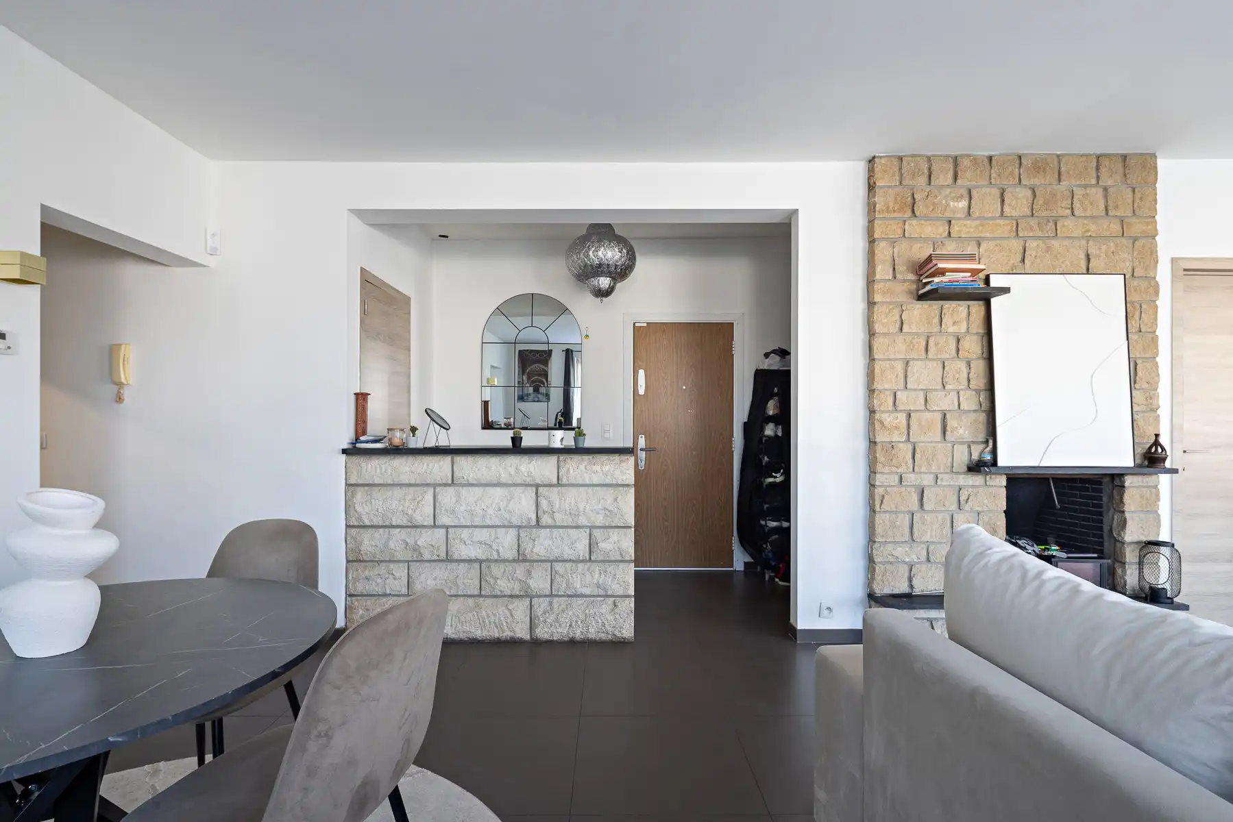 Gerenoveerd appartement met 2 slaapkamers foto 5