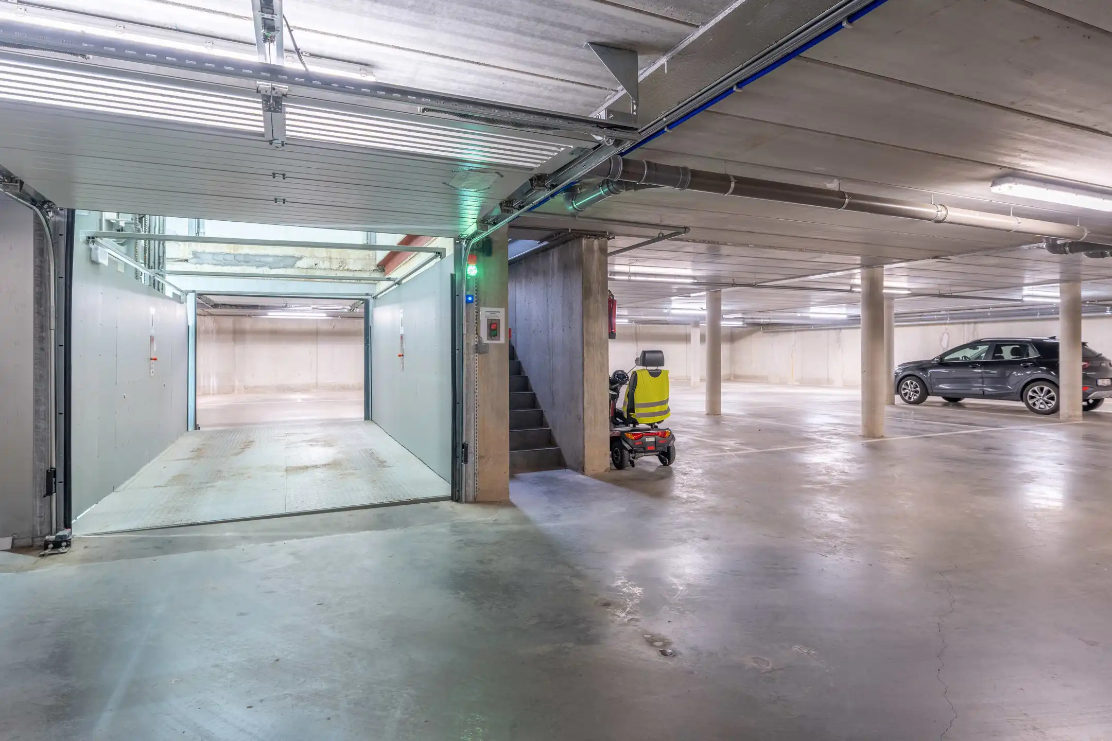 Zeer gunstig gelegen ondergrondse autostaanplaatsen te koop! foto 6