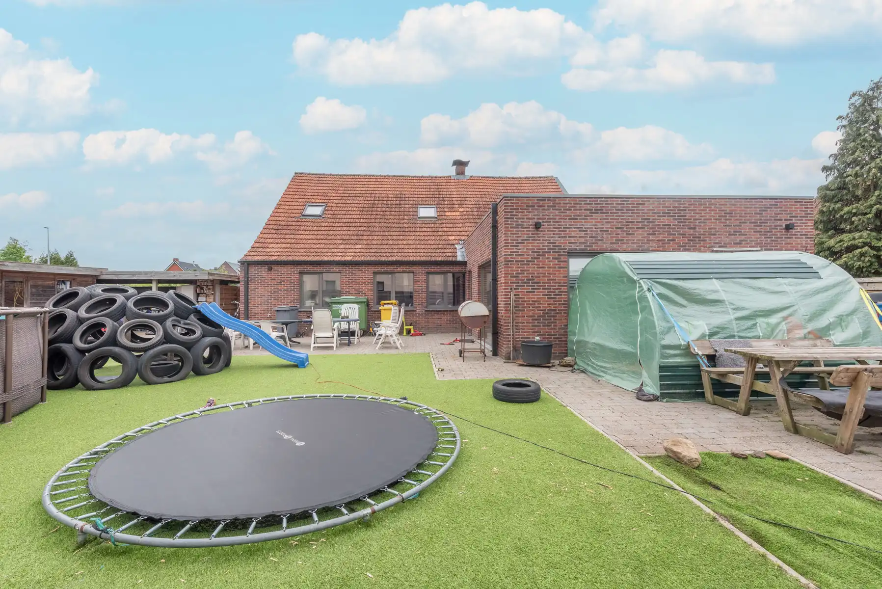 ruime woning met 4 slaapkamers op een fraai hoekperceel  foto 24