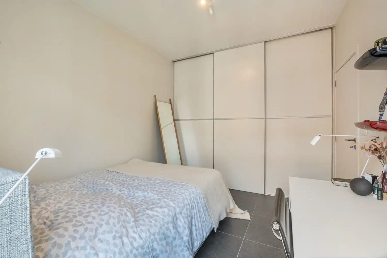 Goed gelegen en lichtrijk appartement met 2 slaapkamers, een terras en een autostaanplaats te centrum Leuven! foto 12