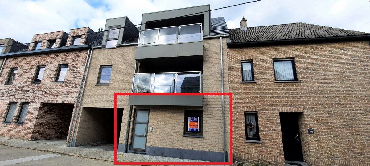 Gelijkvloers app met 1 slk, terras en tuintje, autostaanplaats én garage foto {{pictureIndex}}