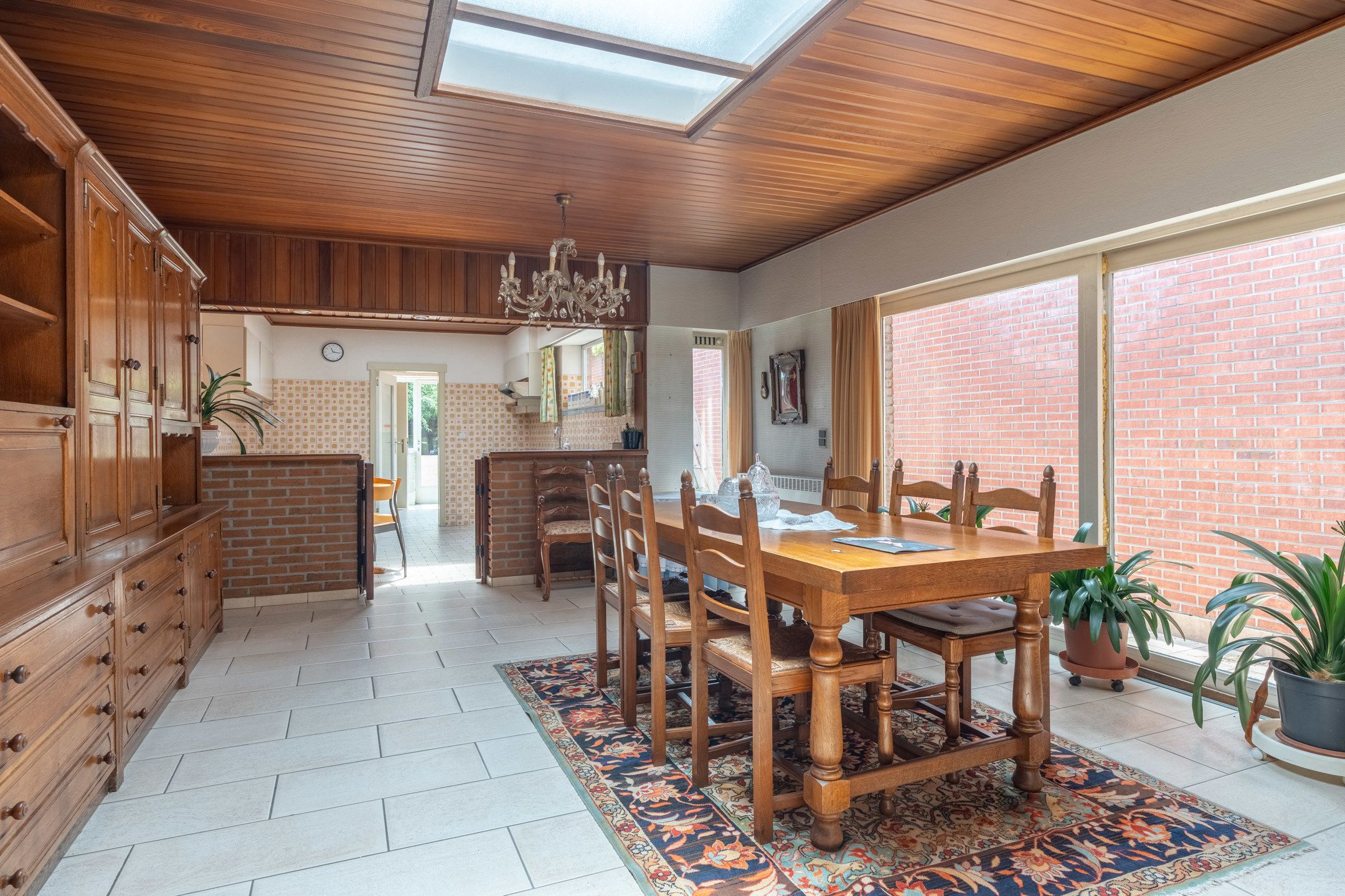 Te renoveren woning met toffe tuin en garage in het centrum foto 3