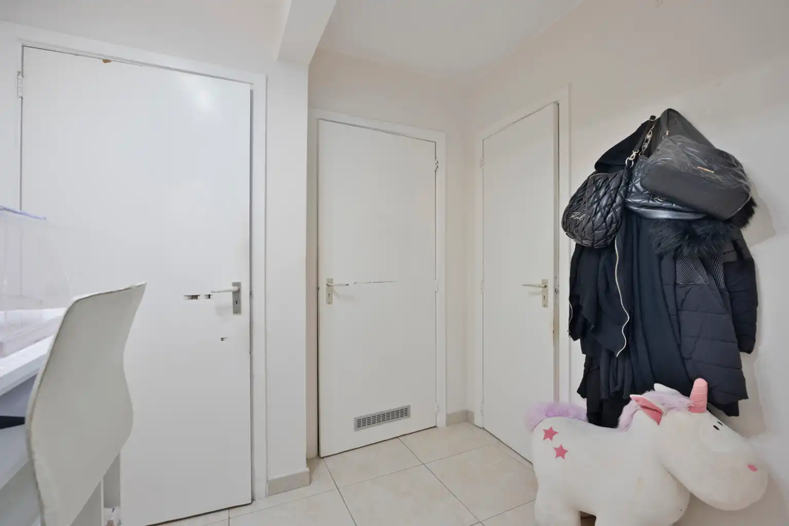 Instapklaar 1 slaapkamer lichtrijk en modern hoekappartement foto 8