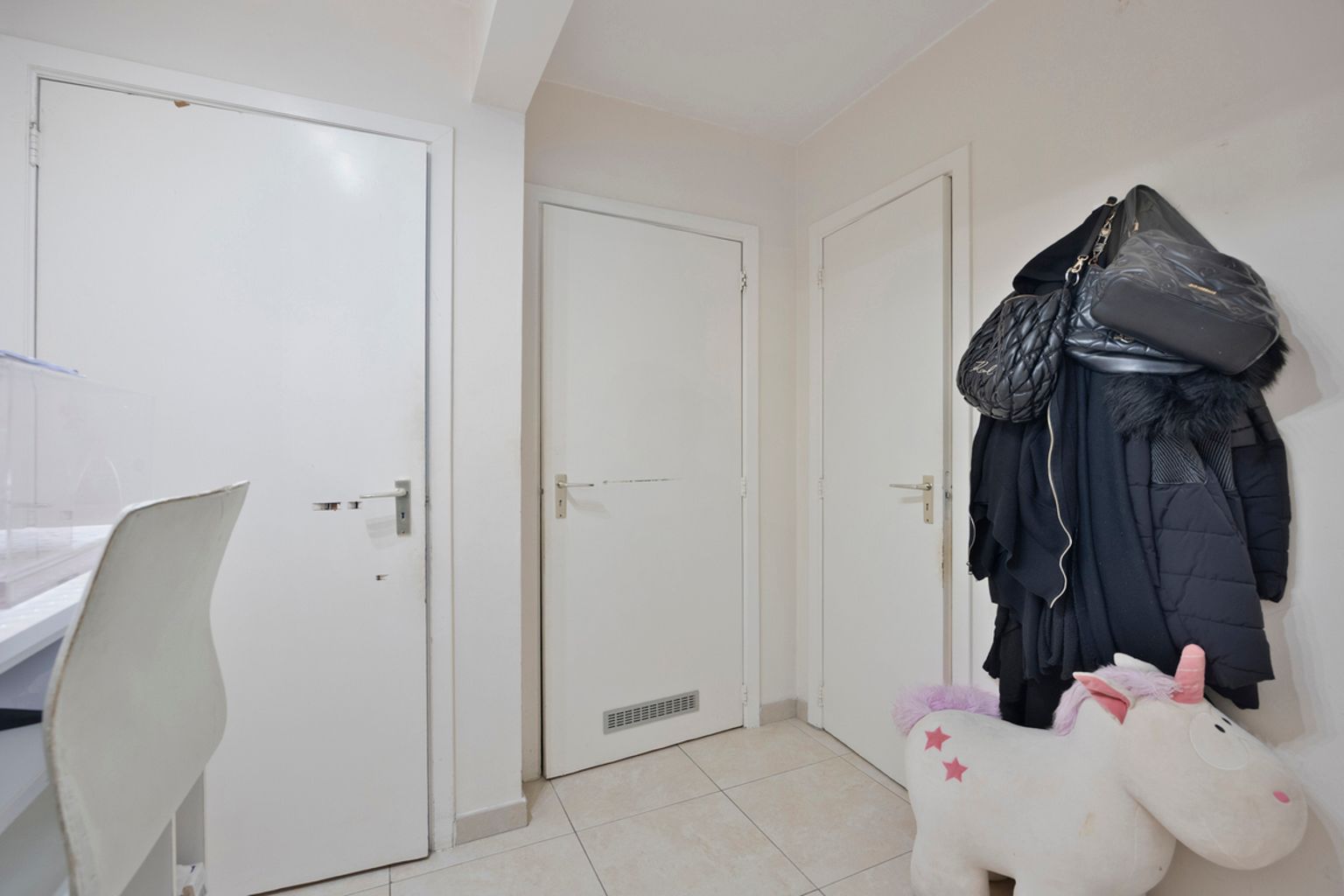 Instapklaar 1 slaapkamer lichtrijk en modern hoekappartement foto 8