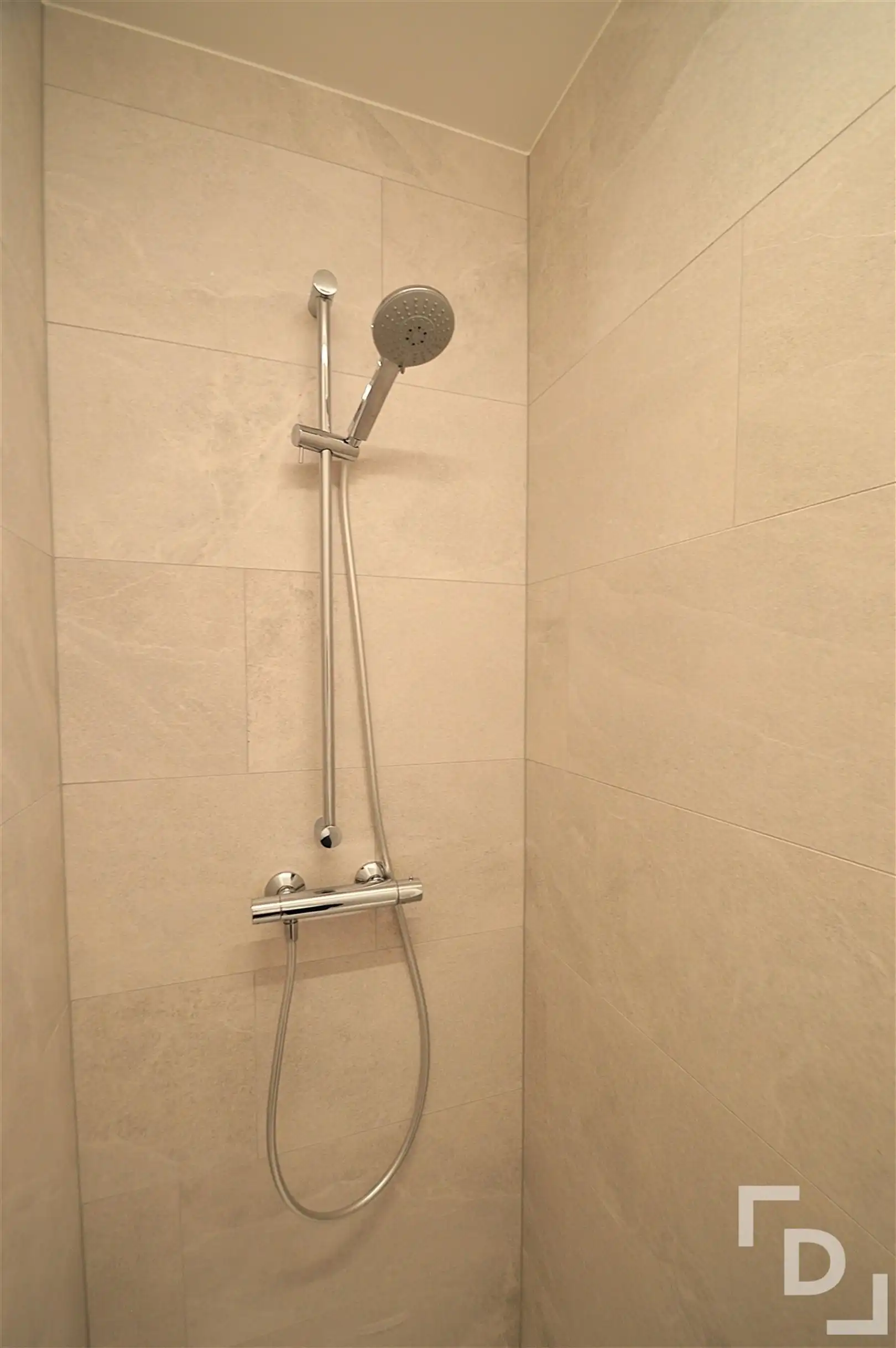 Nieuwbouwappartement met staanplaats in centrum Ieper foto 9