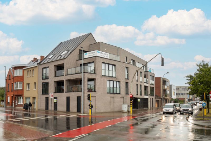 Roeselare nabij centrum: Mooie luxueus appartementsgebouw genaamd Residentie Arena, bestaat uit 8 comfortabele appartementen, garages en staanplaatsen. foto 12