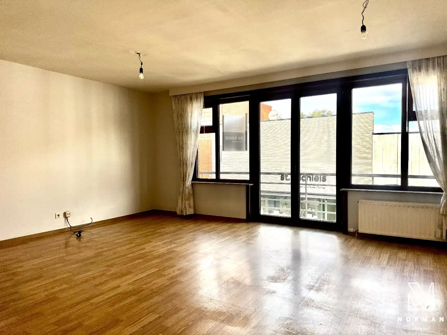 Lichtrijk en energiezuinig appartement met 2 slaapkamers, terras en garage te koop in centrum Kuurne! foto 10