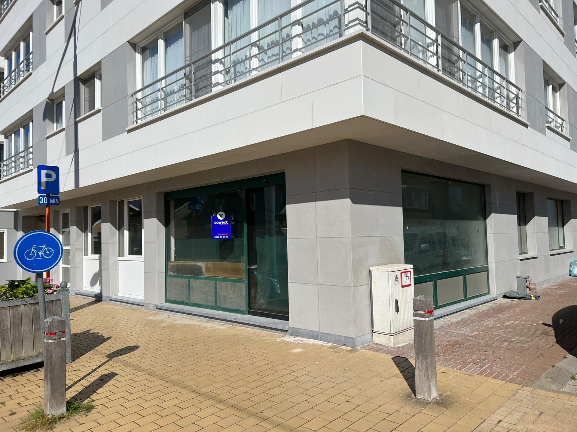 Handelspand op centrale ligging te Middelkerke. foto {{pictureIndex}}