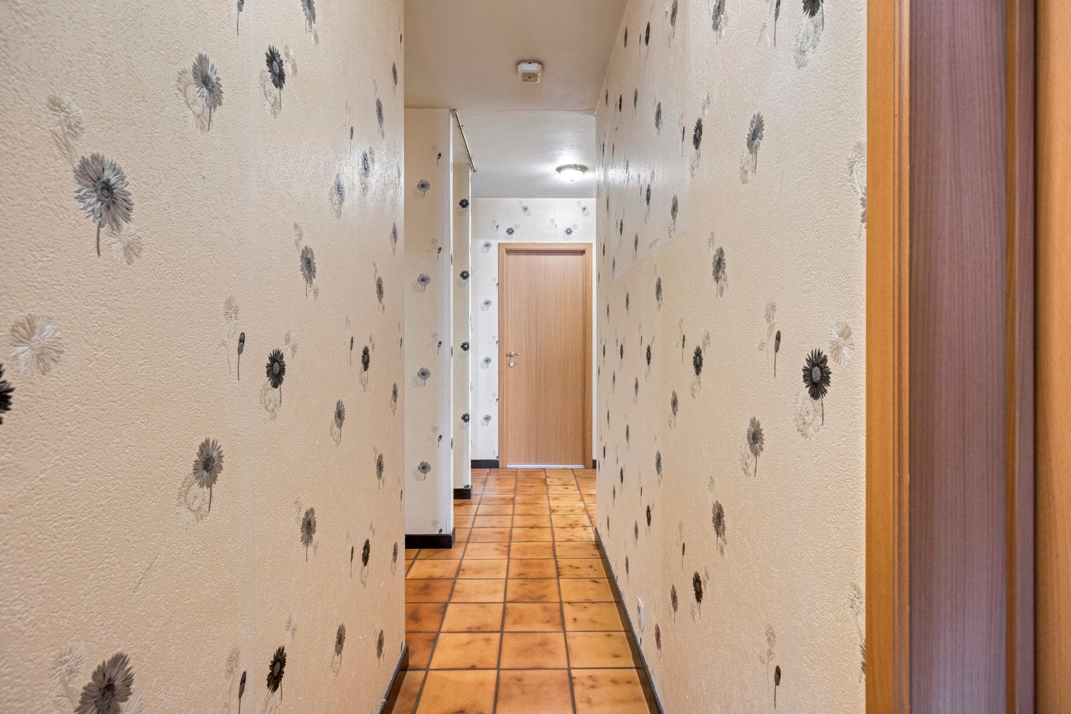 GELIJKVLOERS APPARTEMENT MET 3 SLAAPKAMERS EN INPANDIGE GARAGE TE HALEN! foto 13