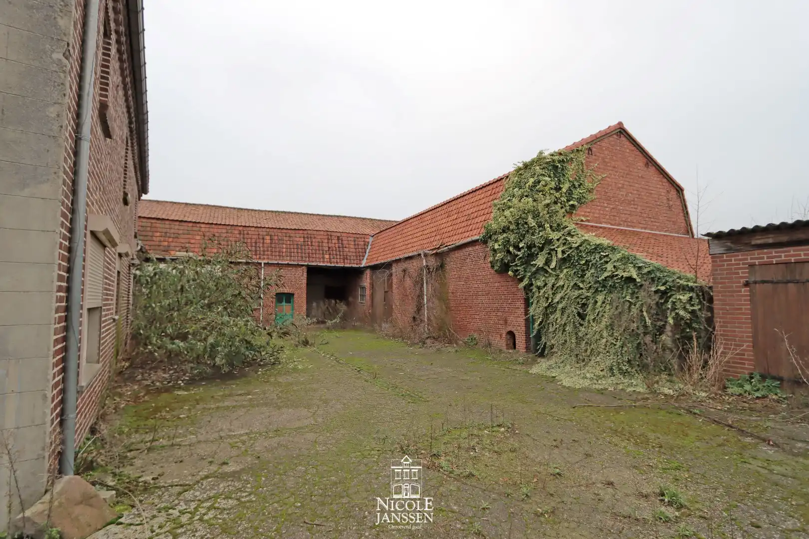 Op te knappen hoevewoning op een mooi perceel met verkavelingsmogelijkheden foto 5