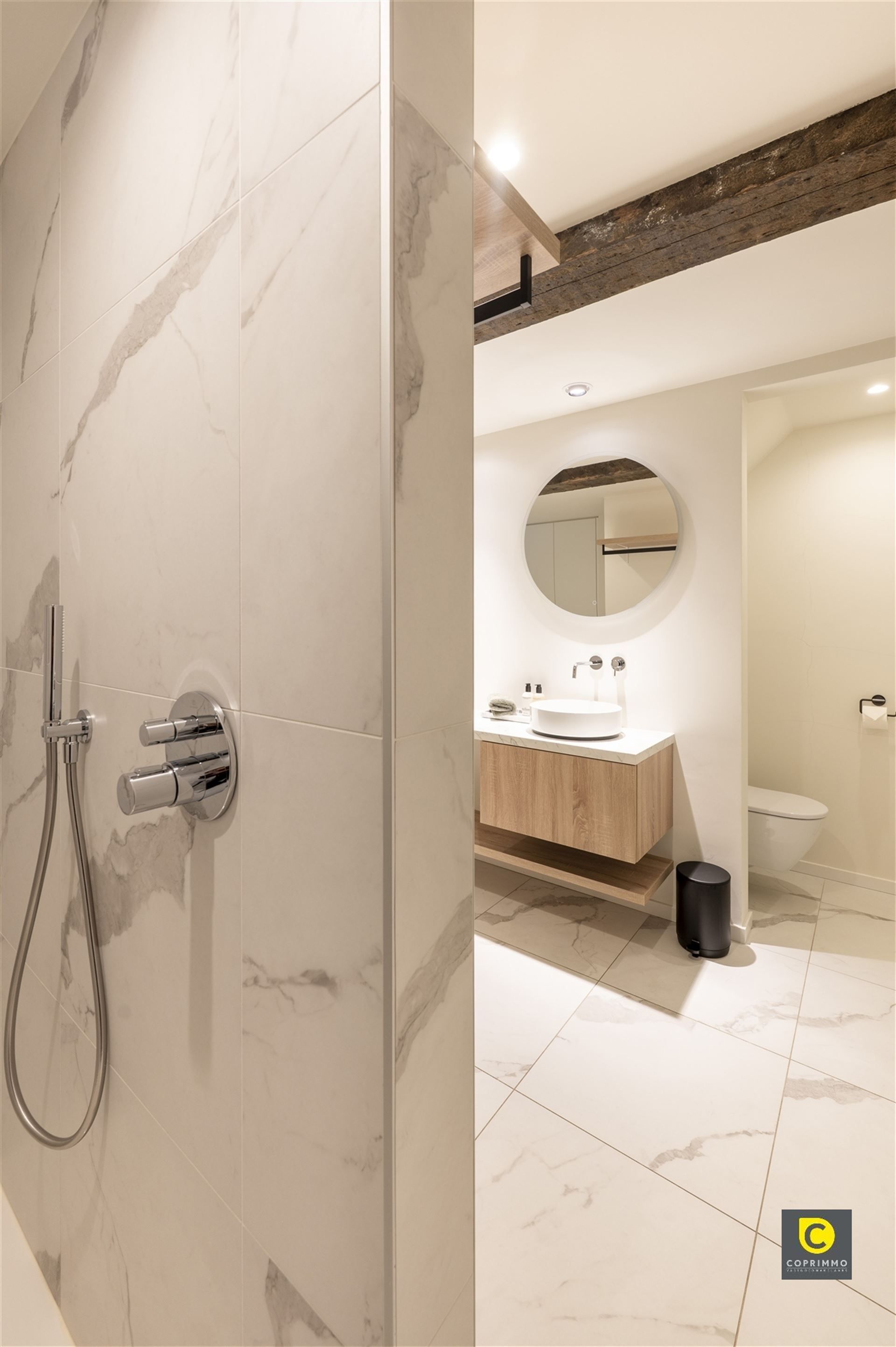 Unieke meesterwoning met garage foto 31