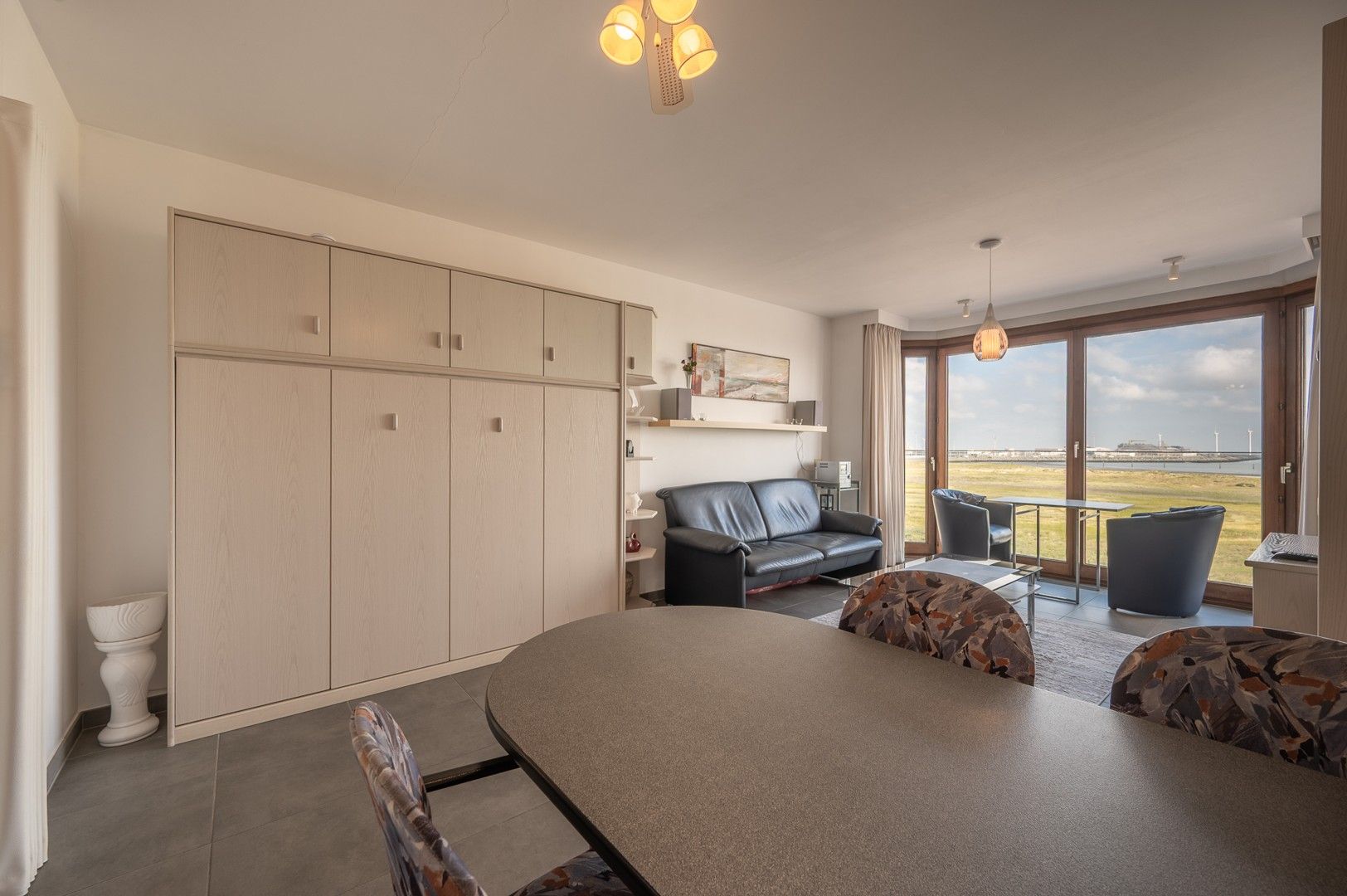 Lichtrijk appartement met frontaal zeezicht foto 3