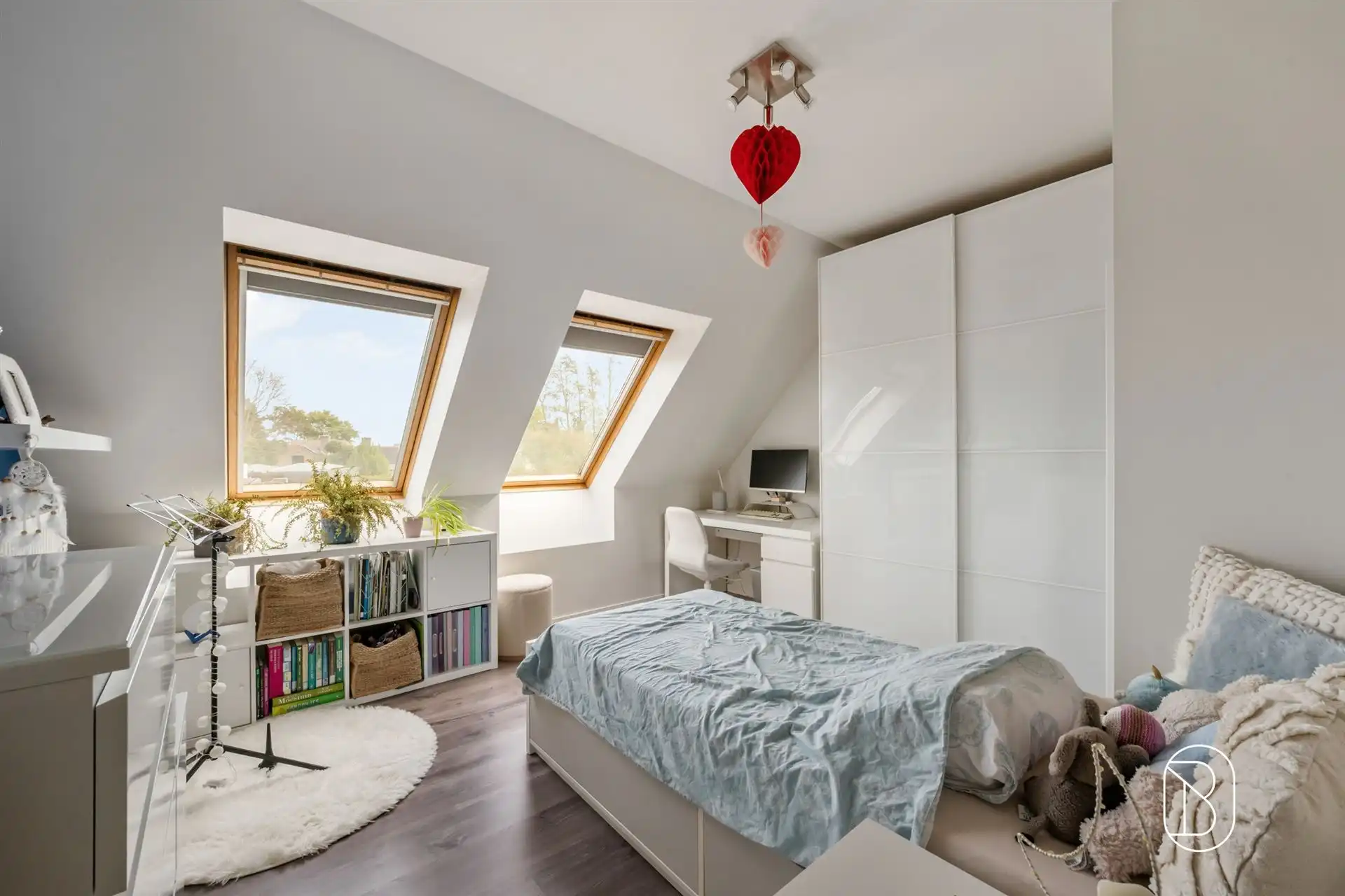 Instapklare woning met zwembad en bijgebouw foto 24